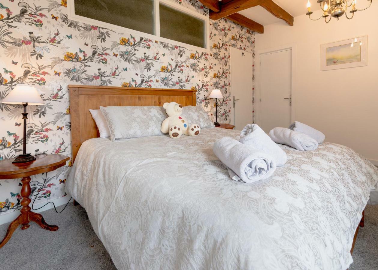 Du Noyer Bed & Breakfast *
